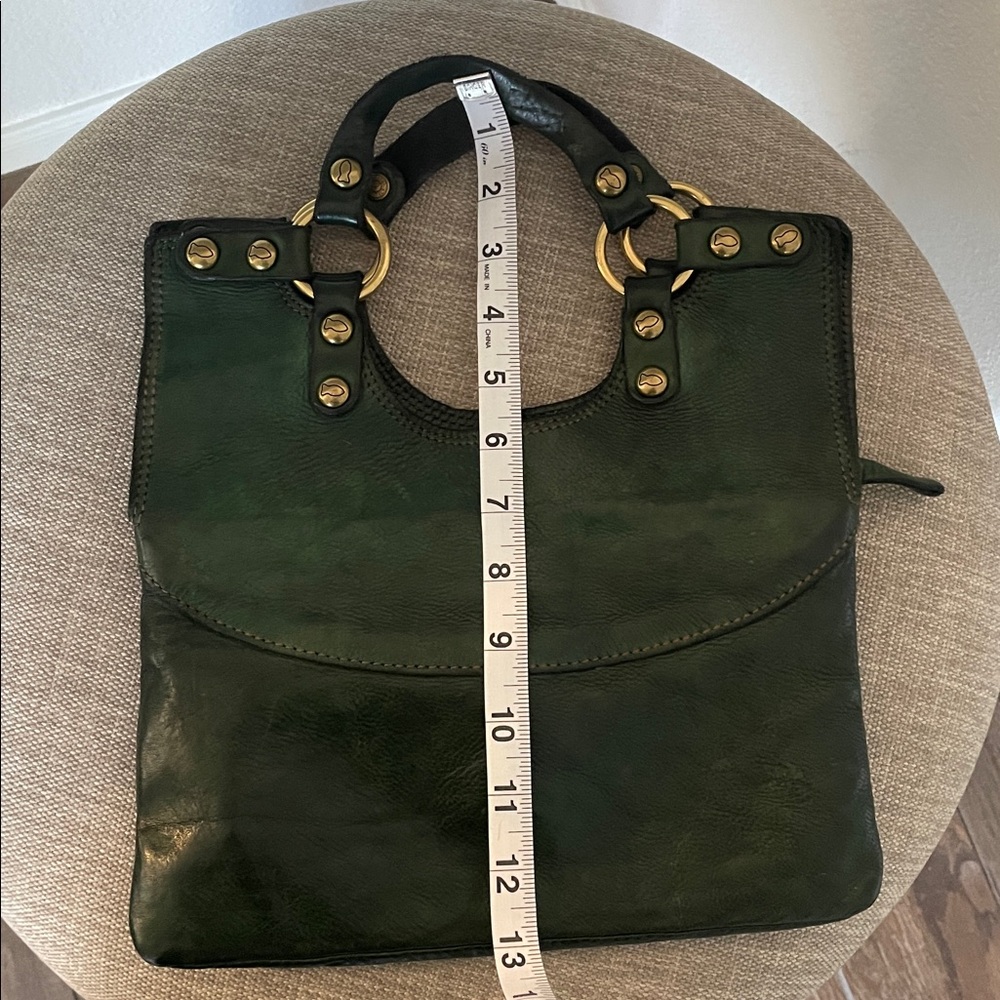 Campomaggi BottleGreen Mamoré Leather Handbag
Italian designed - Picture 9 of 11